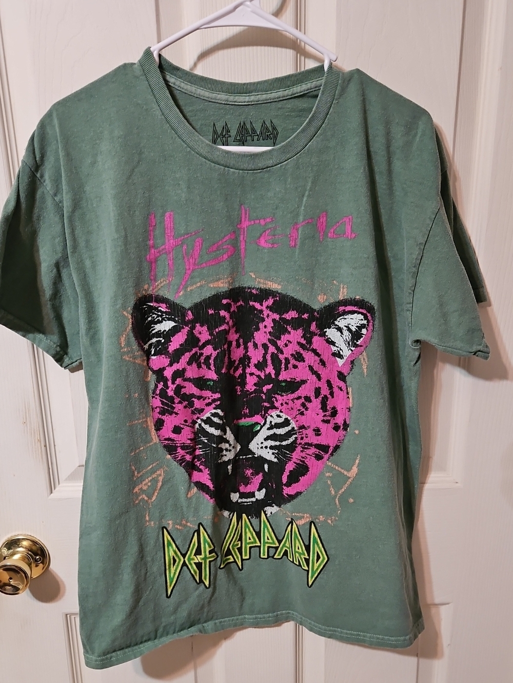 Women's Def Leopard Graphic Tee